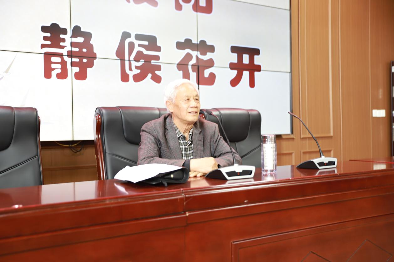 城区二小家长学校如期开课