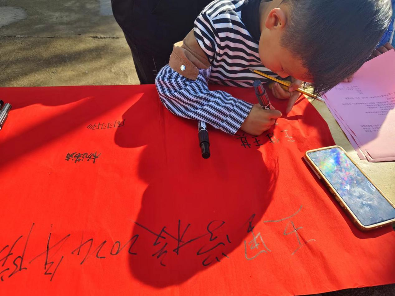 预防溺水  平安成长