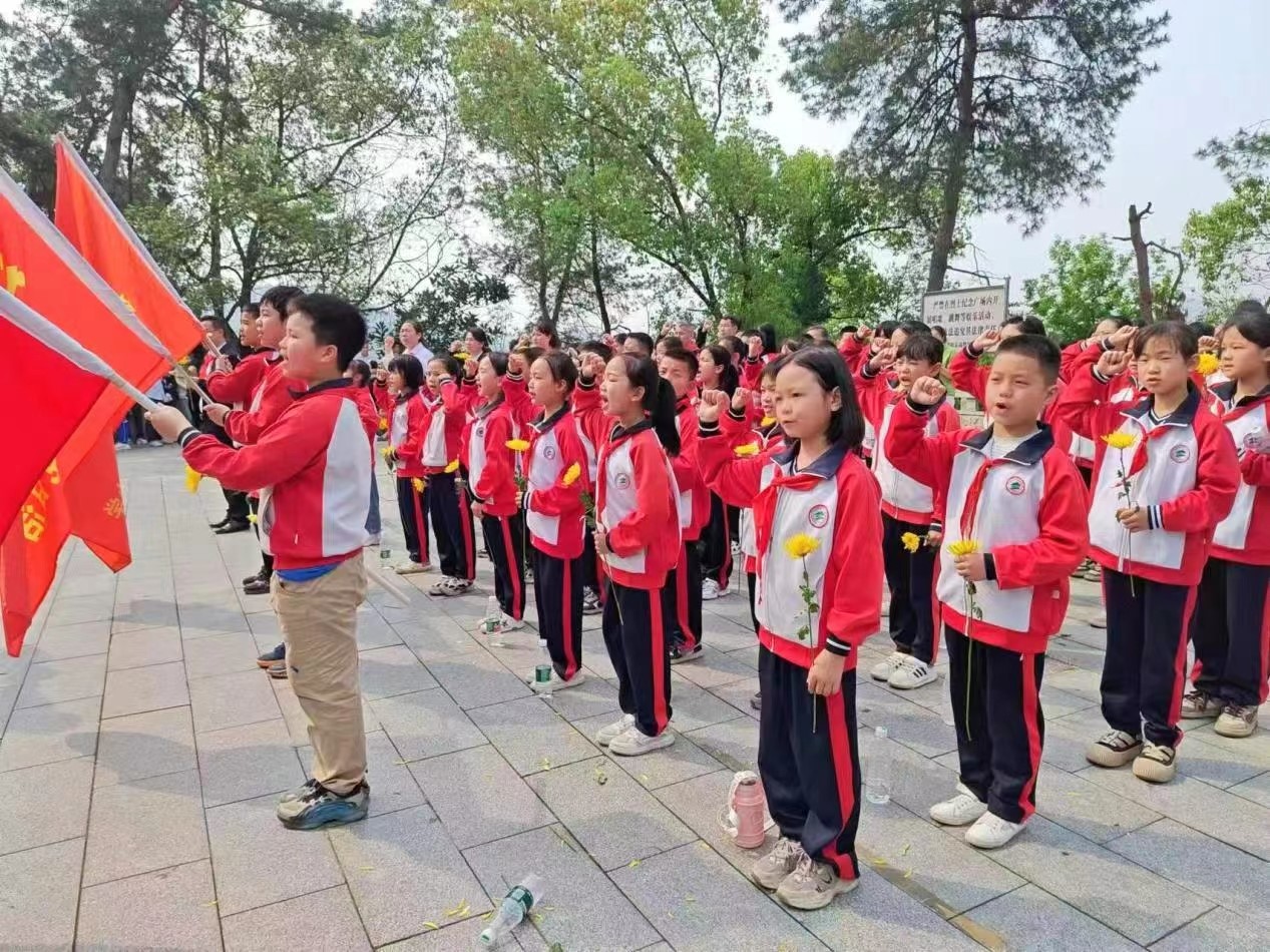 “缅怀革命先烈 传承革命精神”