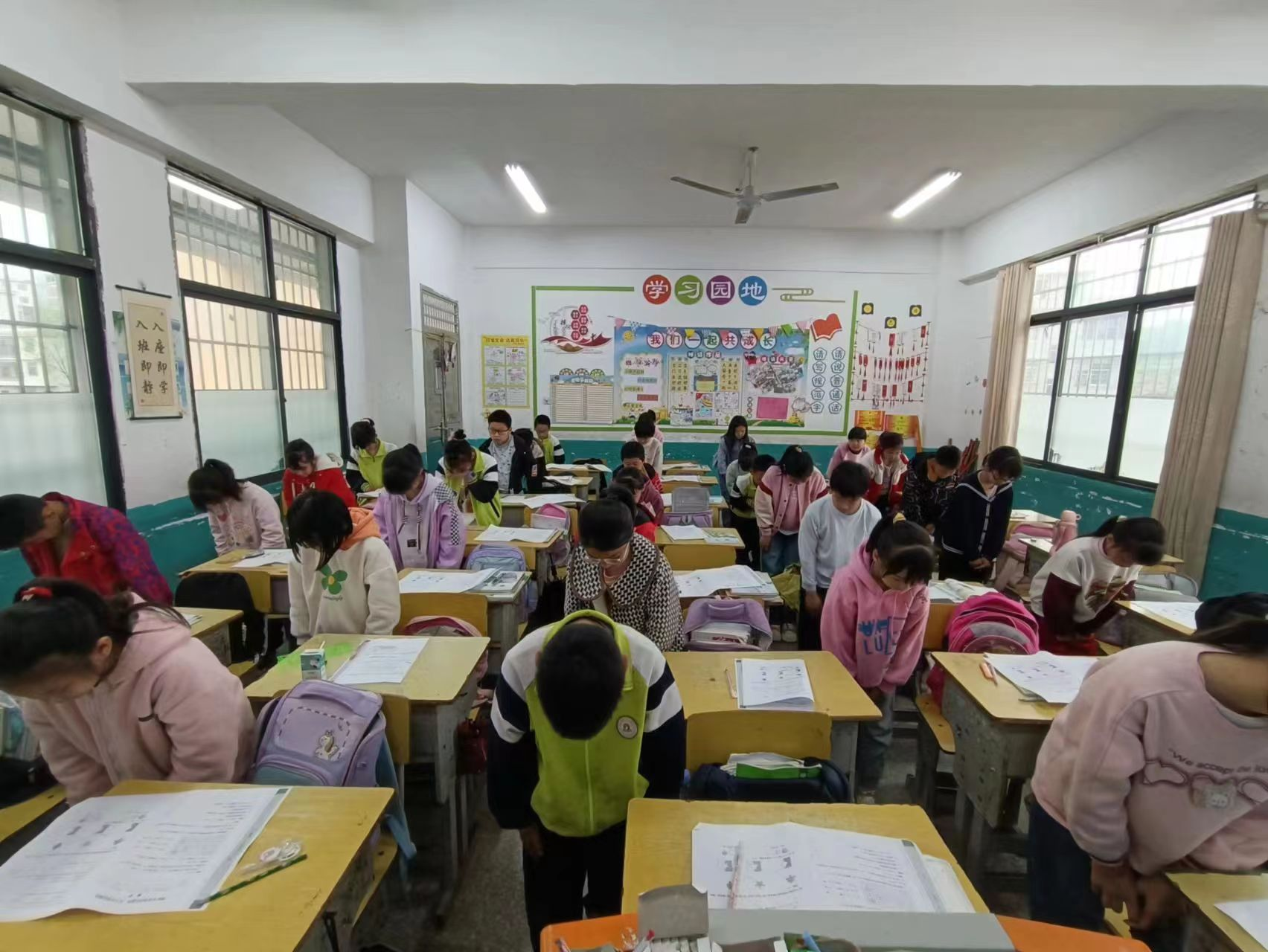 “清明祭先烈 共筑中华魂”