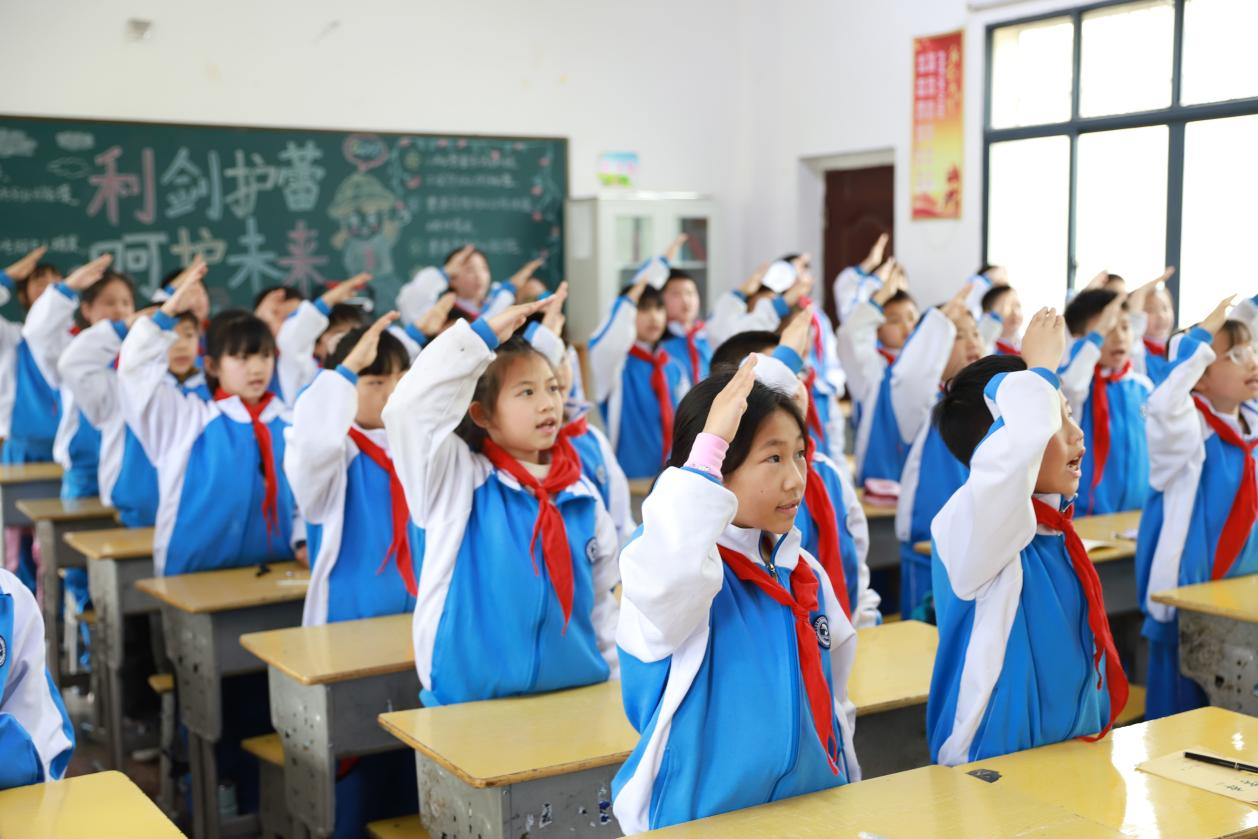 清明祭奠英烈，传承革命精神