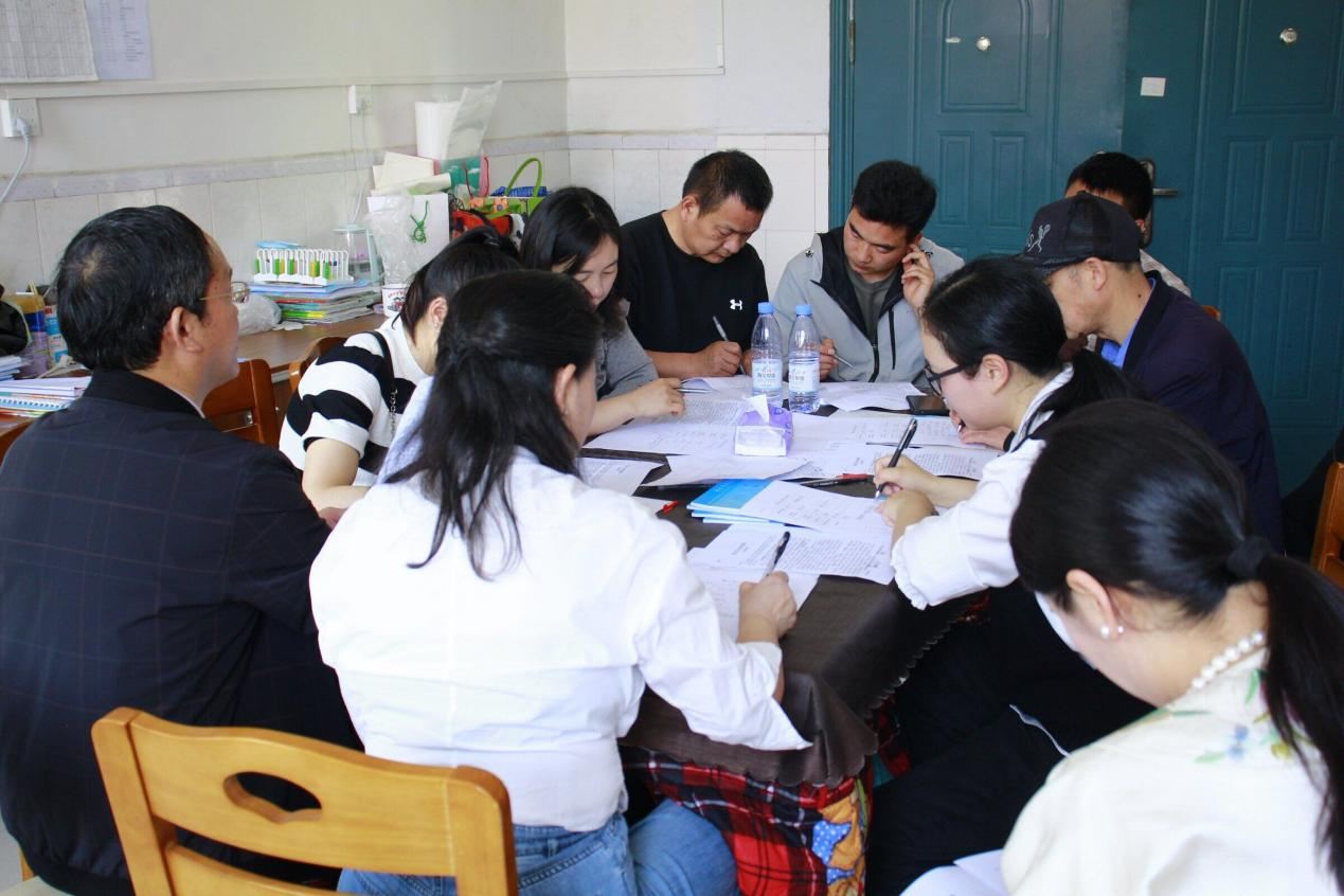 音乐课堂展风采，示范引领促成长