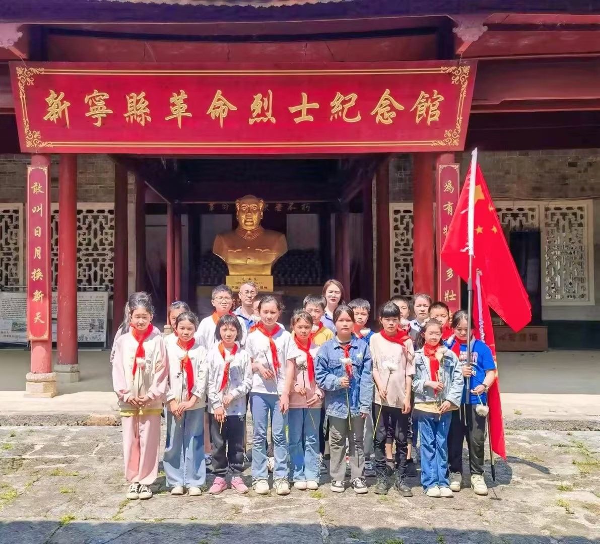 万塘中心小学开展清明“祭英烈”活动