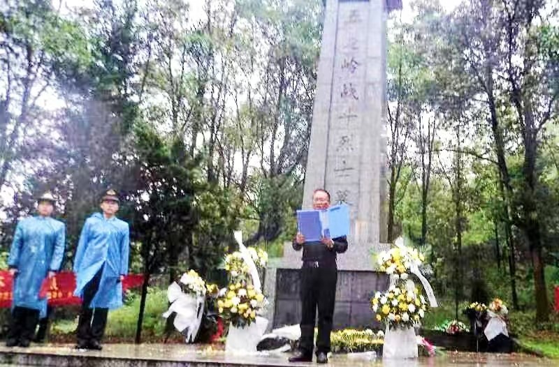 邵阳县第二高级中学国防班别样的清明祭扫活动