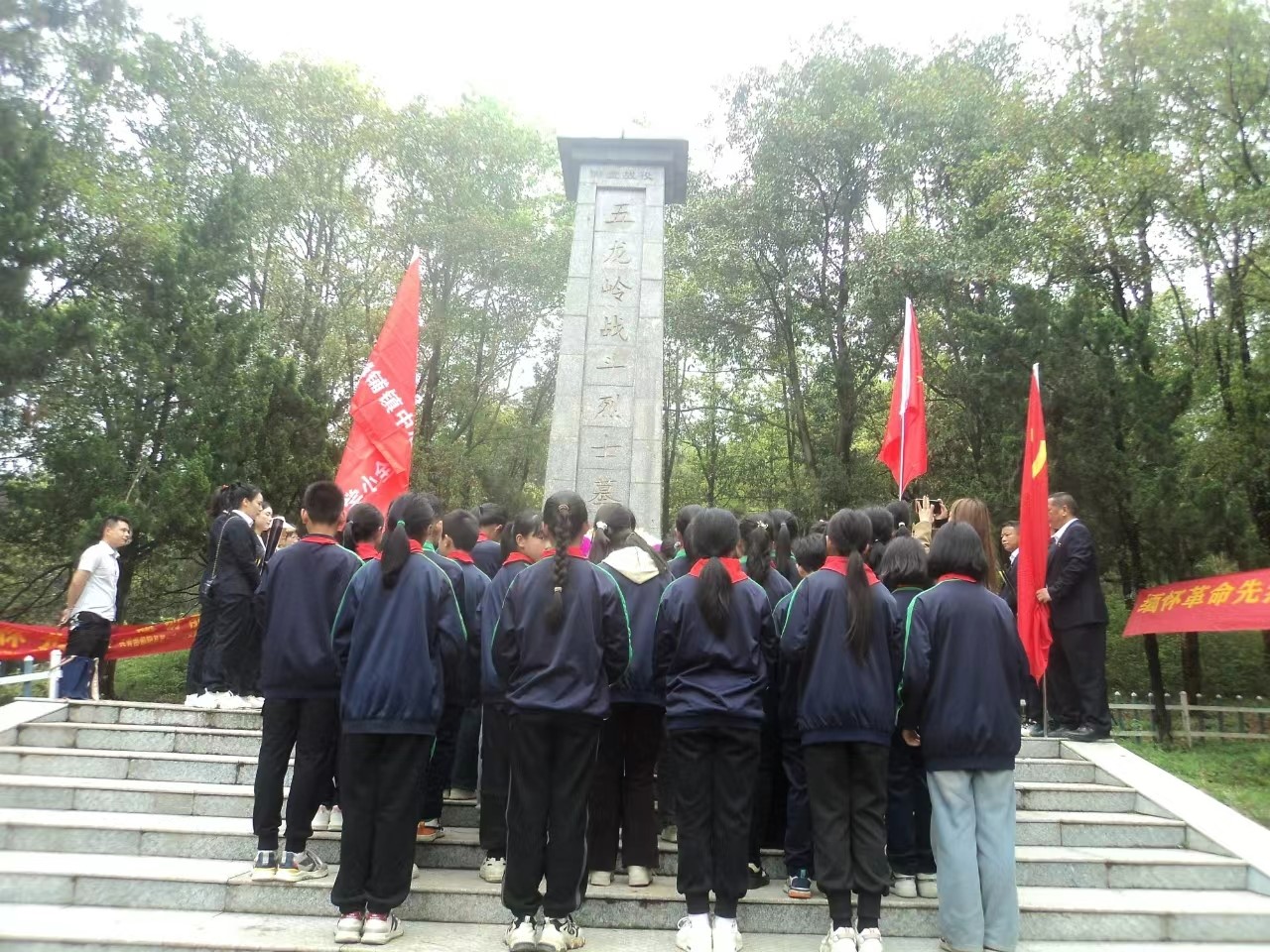 “缅怀革命先烈，追寻红色基因”倾情祭英烈活动