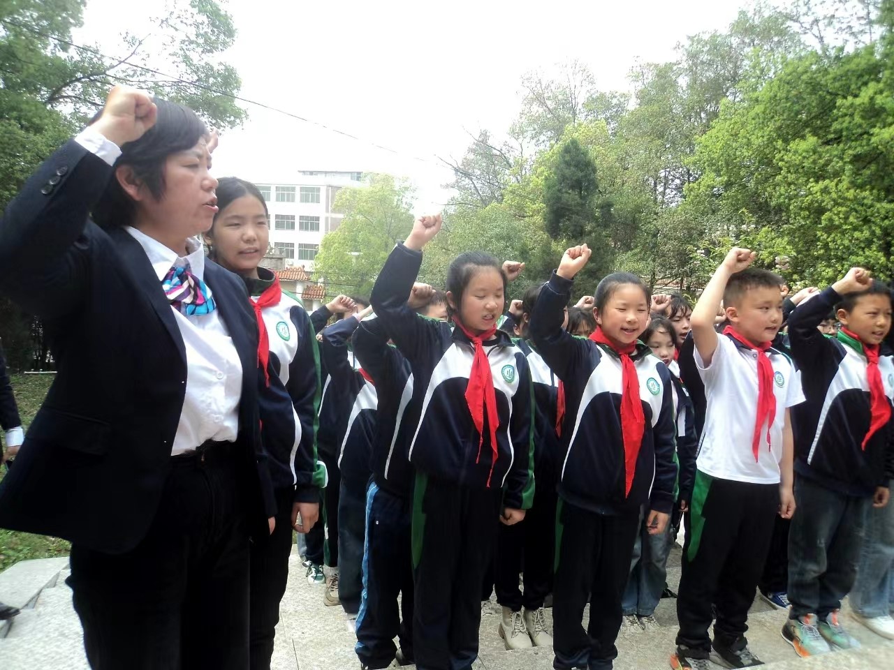 “缅怀革命先烈，追寻红色基因”倾情祭英烈活动