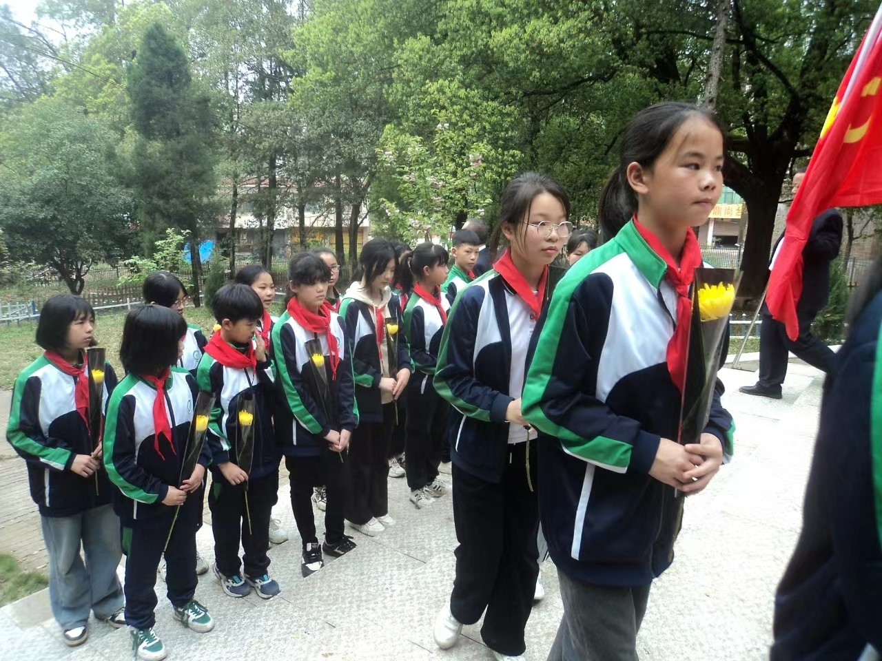 “缅怀革命先烈，追寻红色基因”倾情祭英烈活动