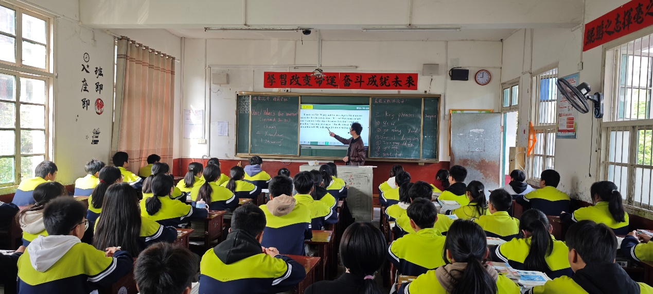 凝心聚力 “英”花绽放