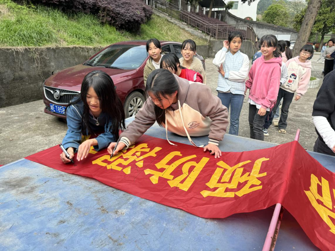 塘田市镇三青小学防溺水安全演练