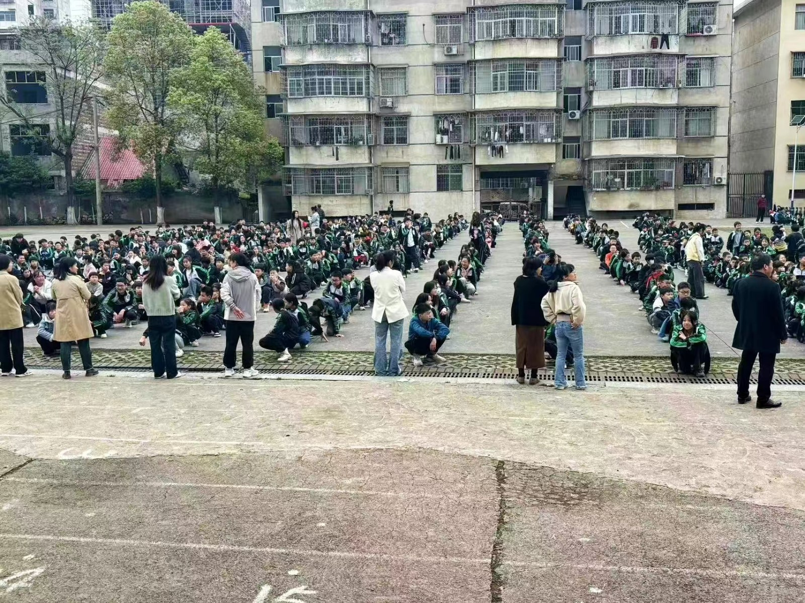 开展消 防 应 急 演 练