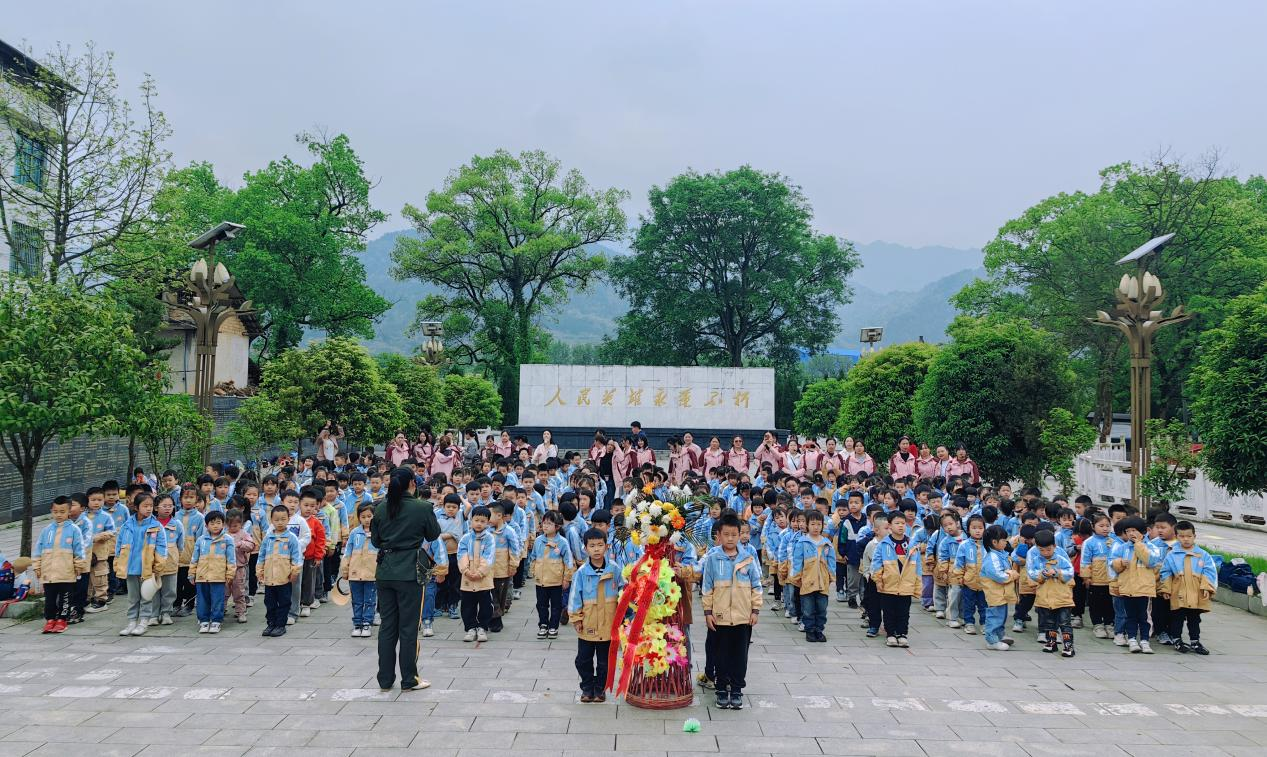 徐徐清风寄思念，春和景明踏春去