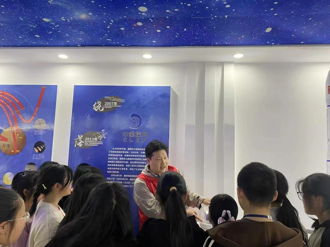 科技强国梦 少年勇担当