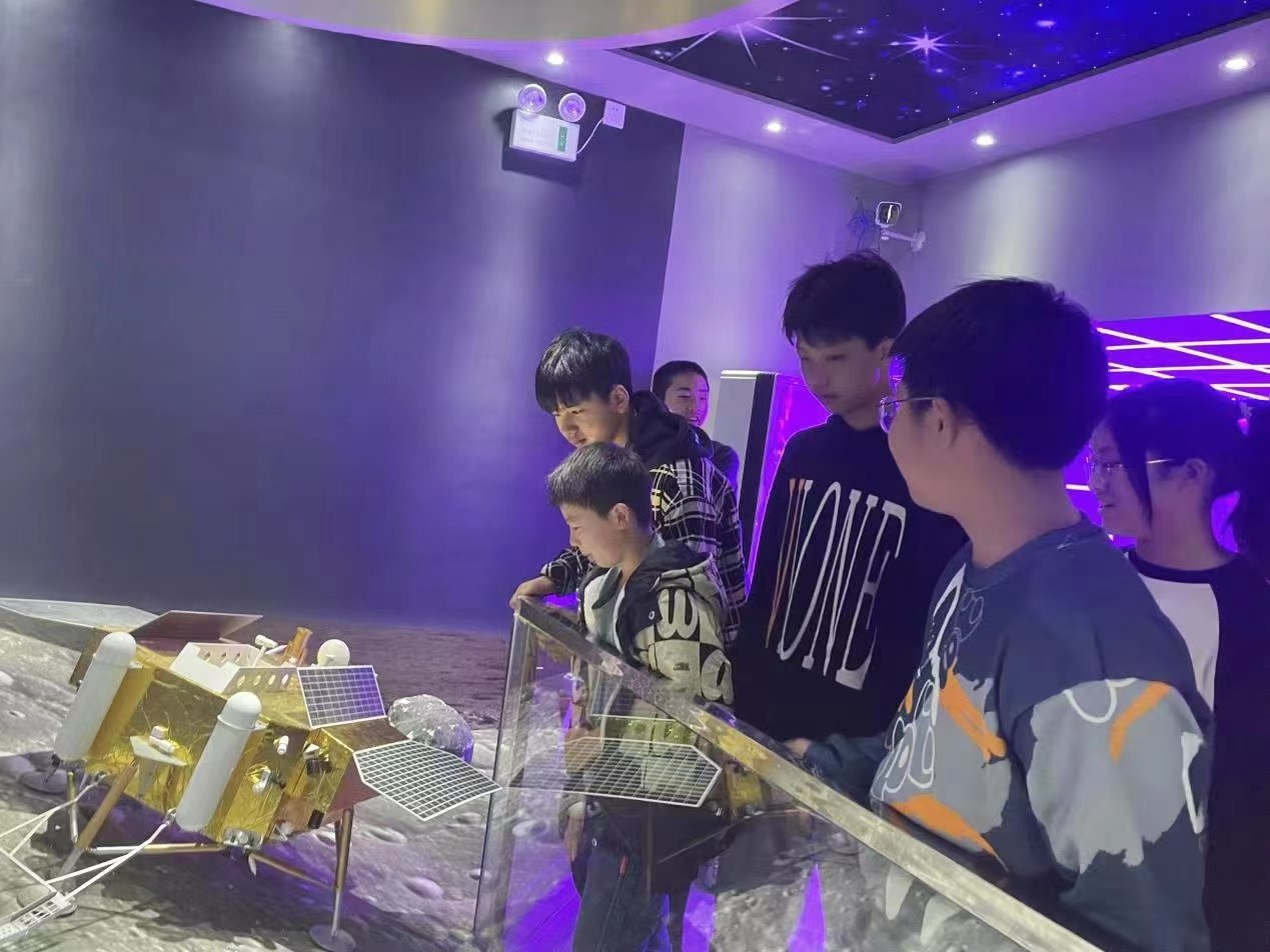 科技强国梦 少年勇担当