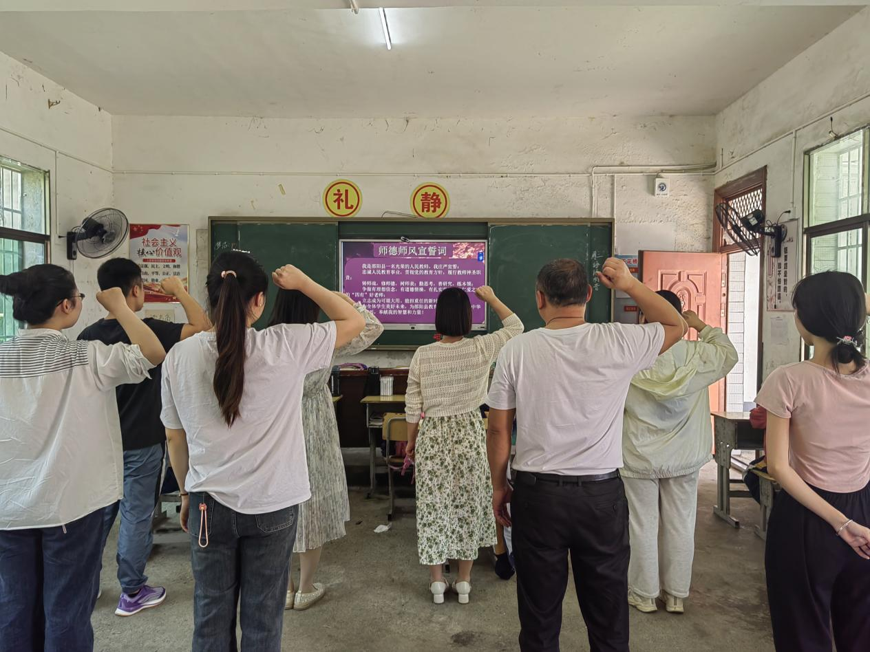 育苗需甘露，育才需师德