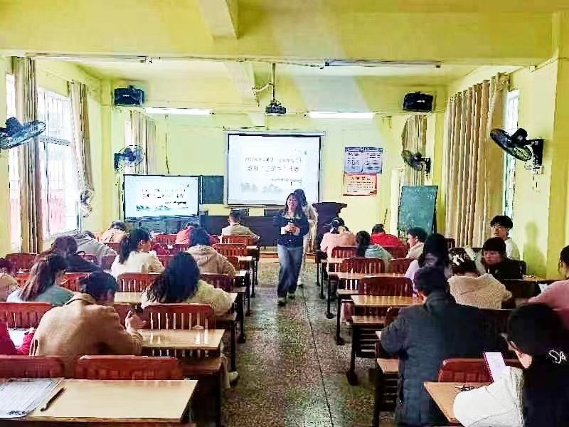 妙笔书香溢满园,翰墨传情塑师魂