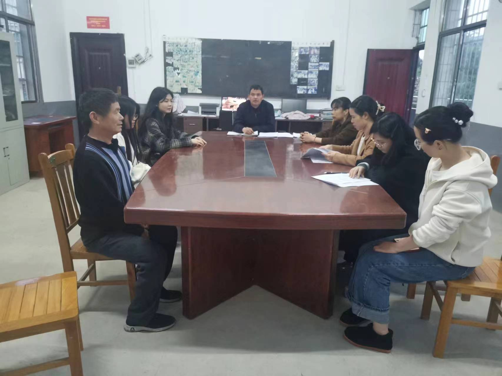 践行师德风范，牢守教育初心