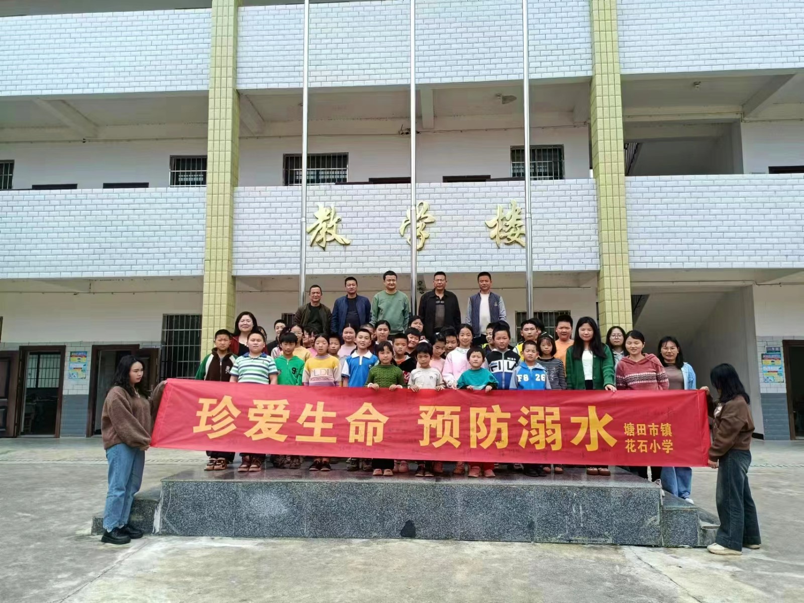 敲门入户送安全，筑牢安全防护网