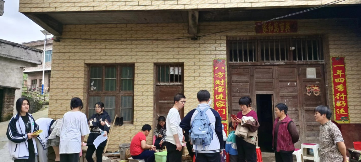 敲门行动防溺水   暖心家访护平安