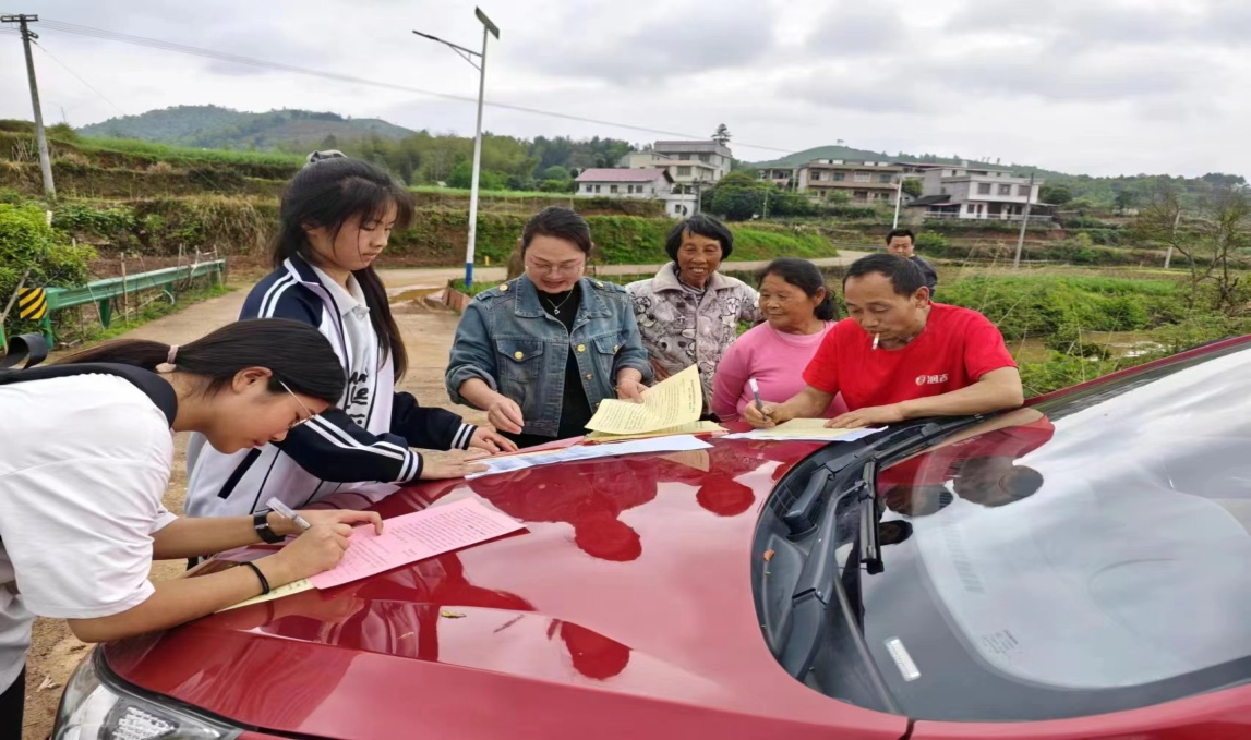 敲门行动防溺水   暖心家访护平安