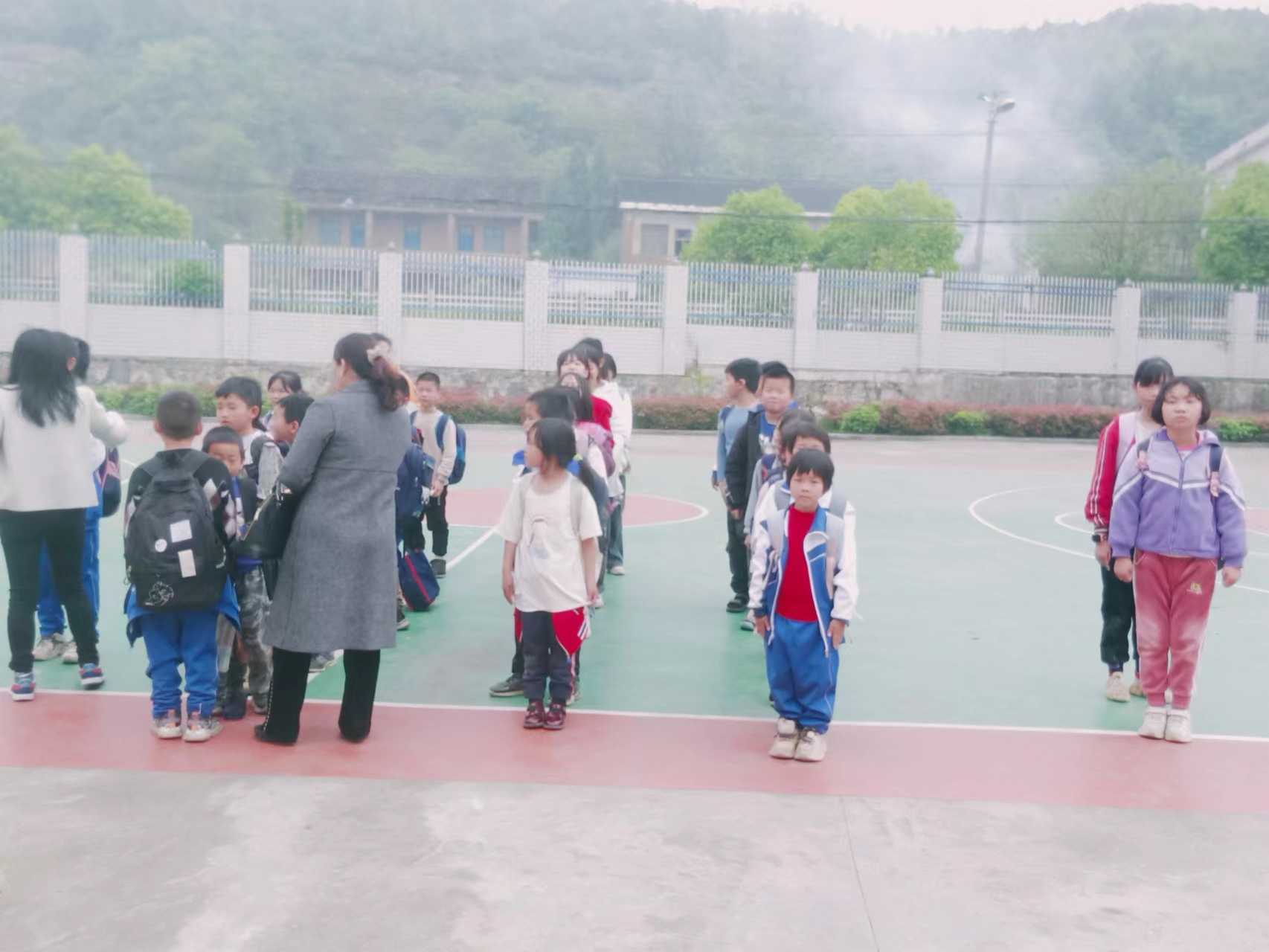 爱在脚下 一路有你