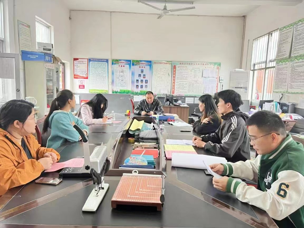 五皇小学举行“千师访万户”