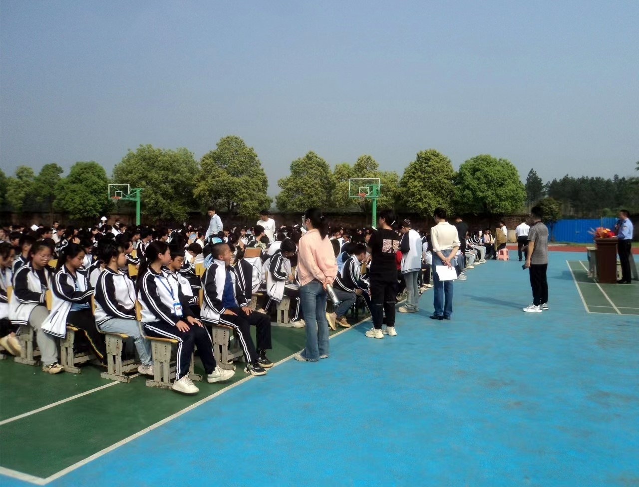 下花桥镇中学国家安全教育日“大课堂”