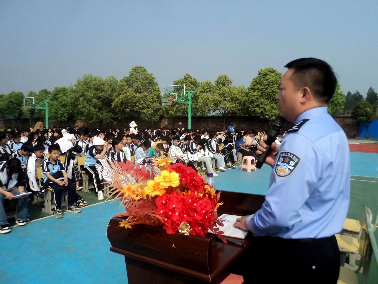 下花桥镇中学国家安全教育日“大课堂”