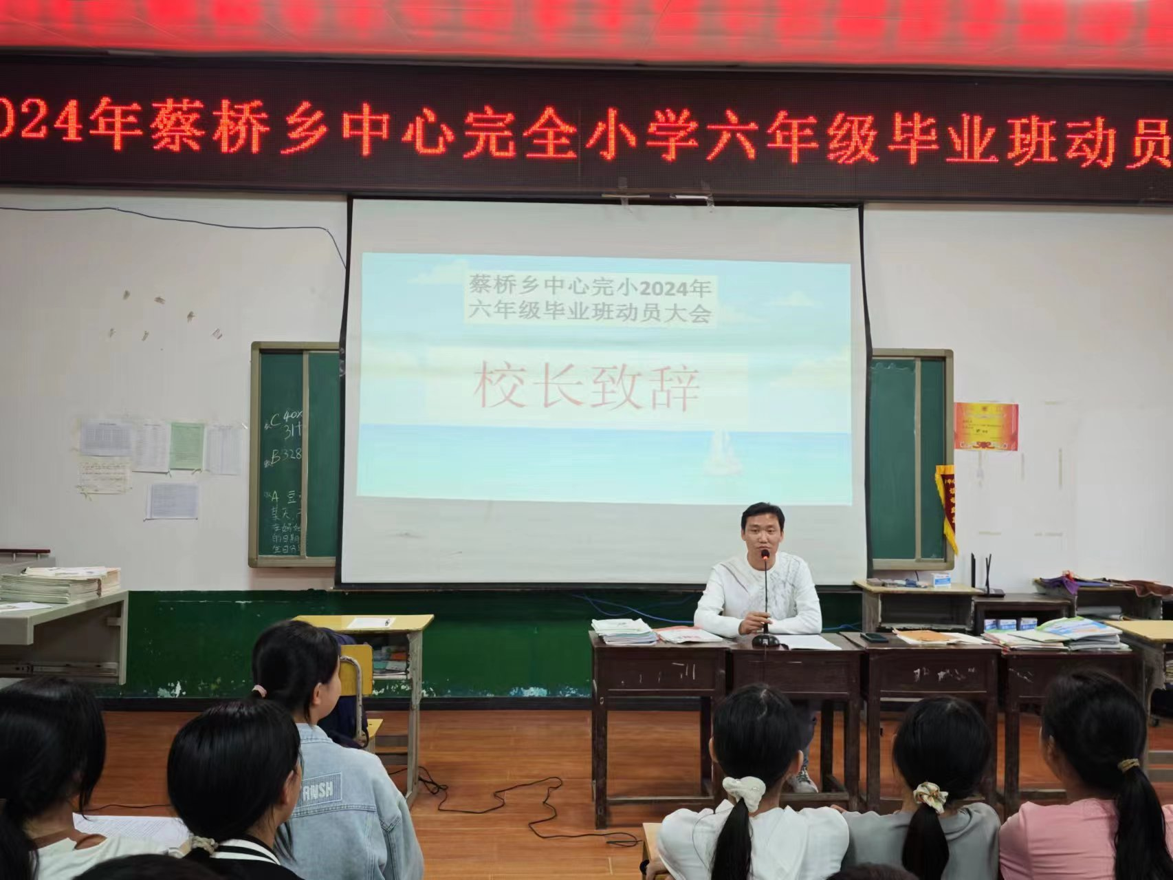 “少年乘风起，未来皆可期”