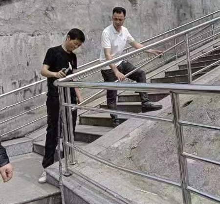 社区与学校联手为孩子们的安全护航