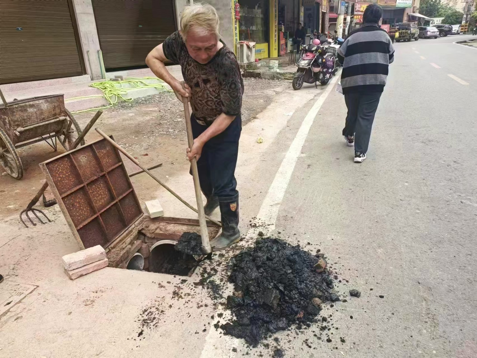 社区与学校联手为孩子们的安全护航