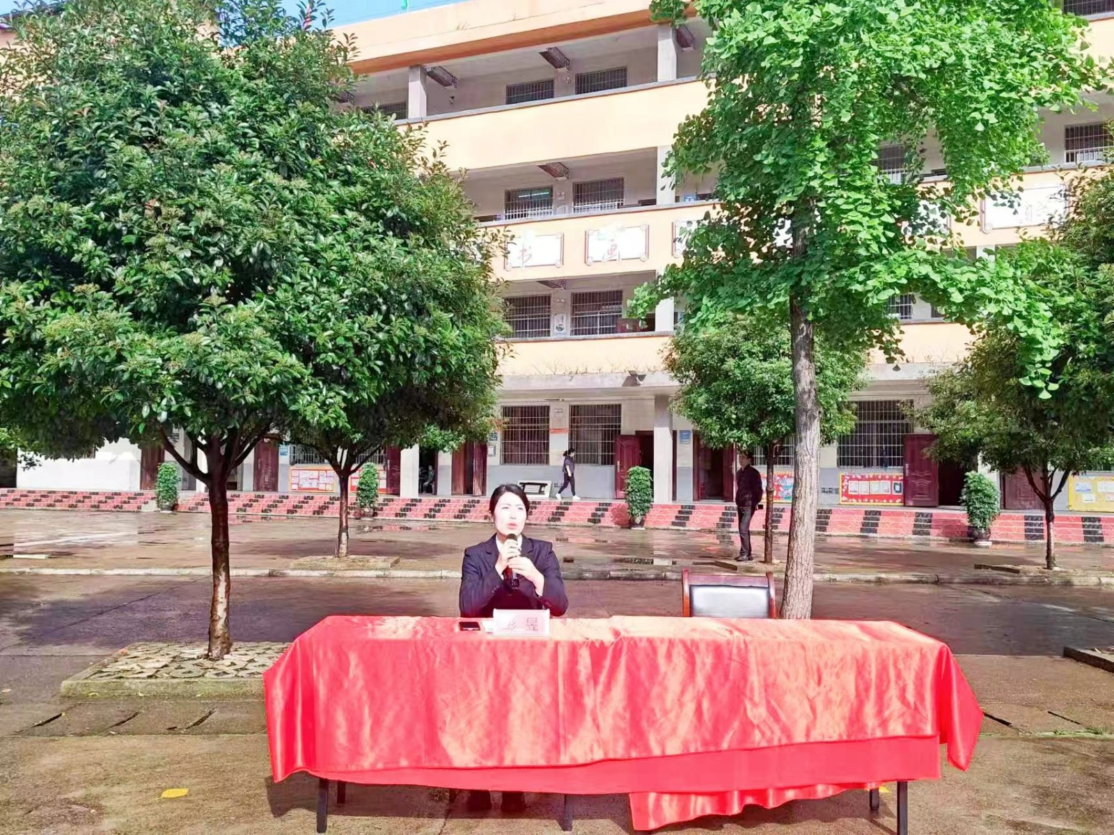 法制进校园，护航助成长