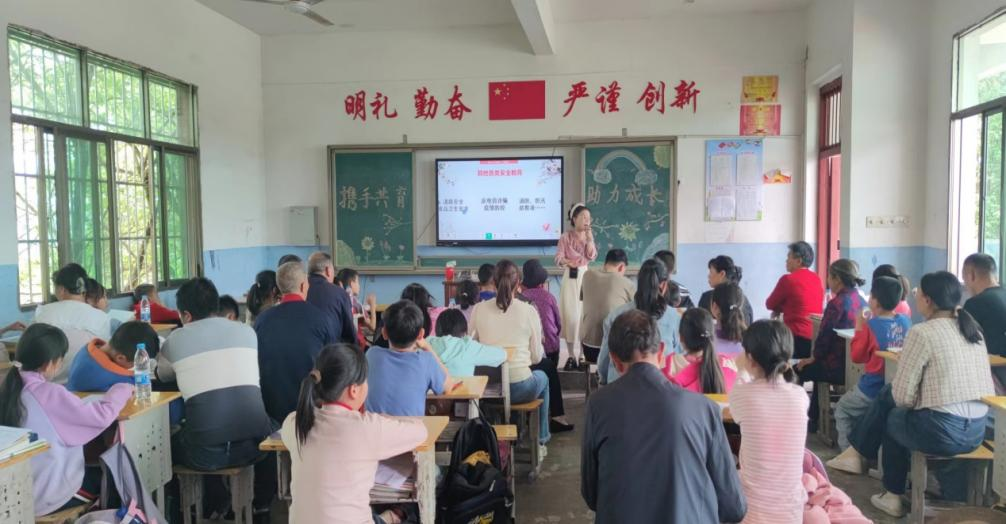 携手共育，助力成长