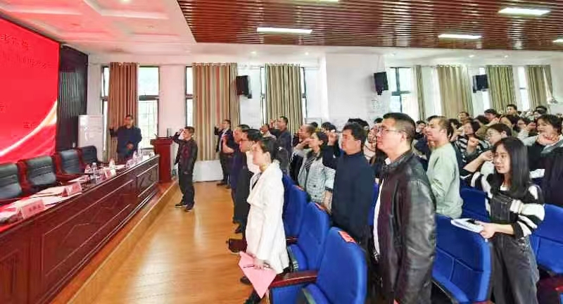 白仓镇中心学校召开初中毕业会考校本研修会议