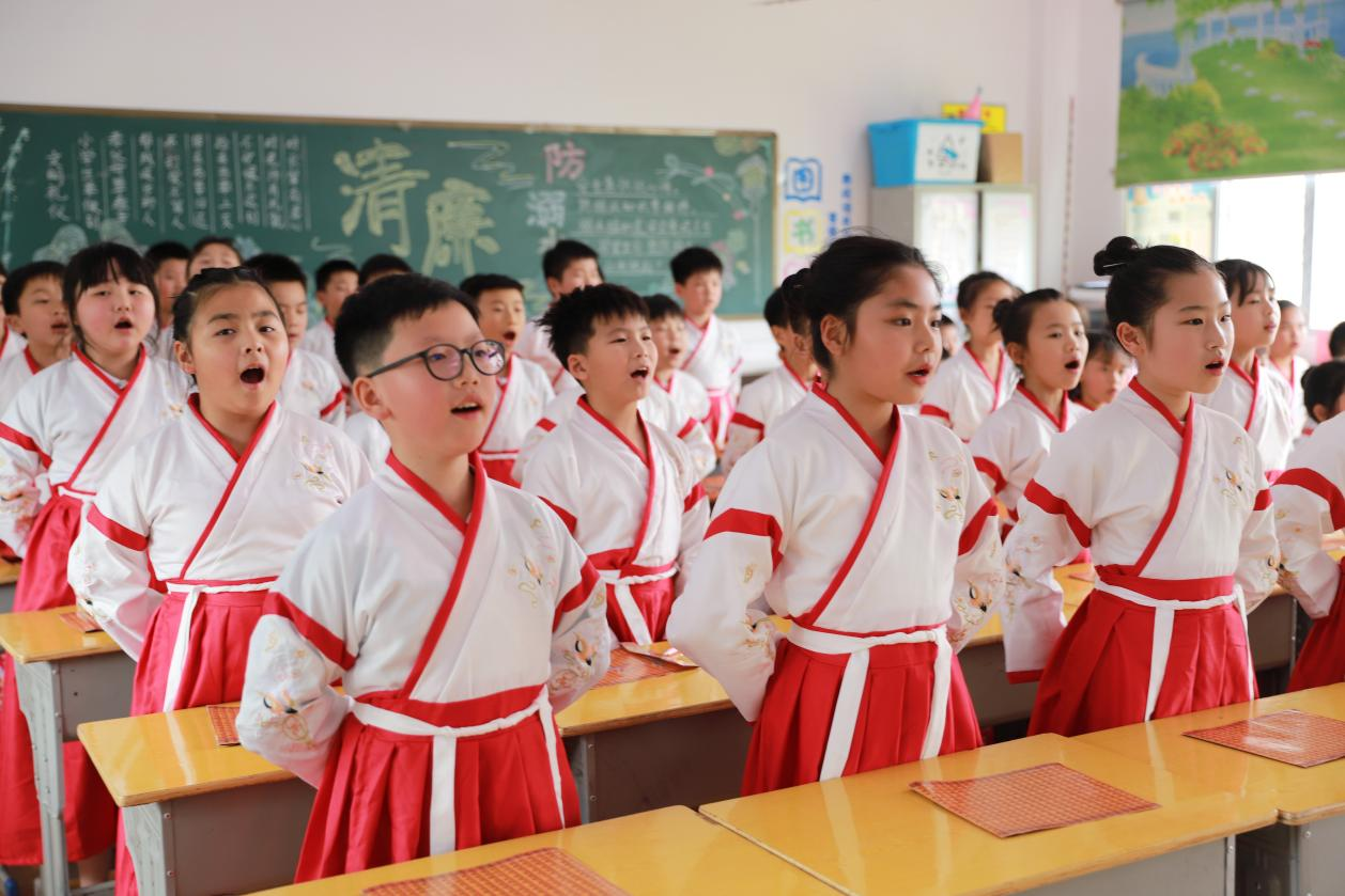 城区二小国学经典诵读活动圆满落幕