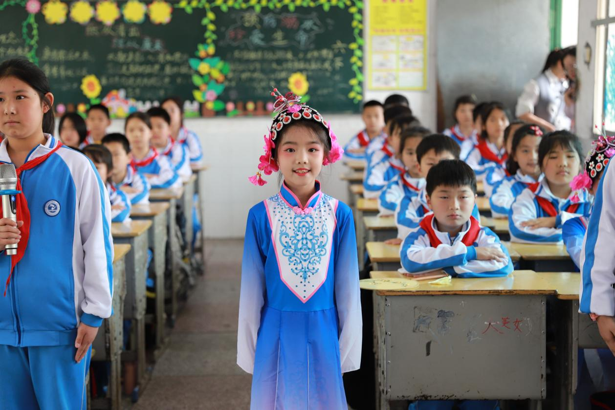 城区二小国学经典诵读活动圆满落幕