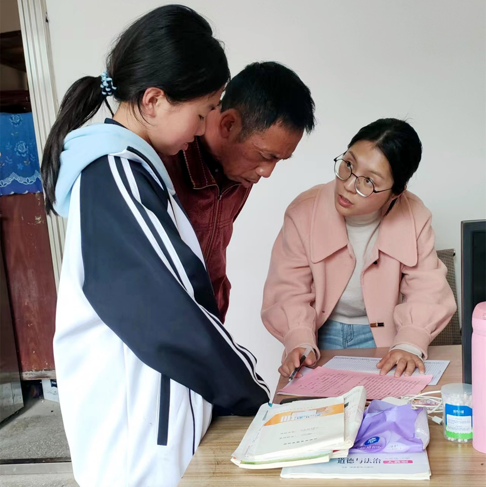 下花桥镇中学防溺水“走访”家校联动构筑“爱墙”