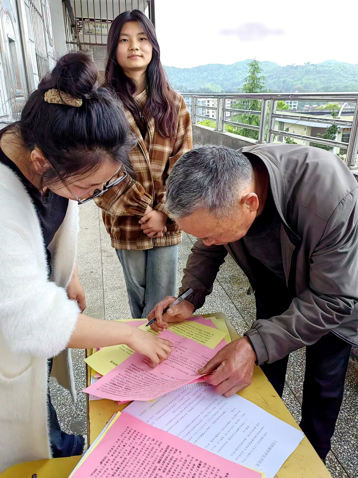 下花桥镇中学防溺水“走访”家校联动构筑“爱墙”