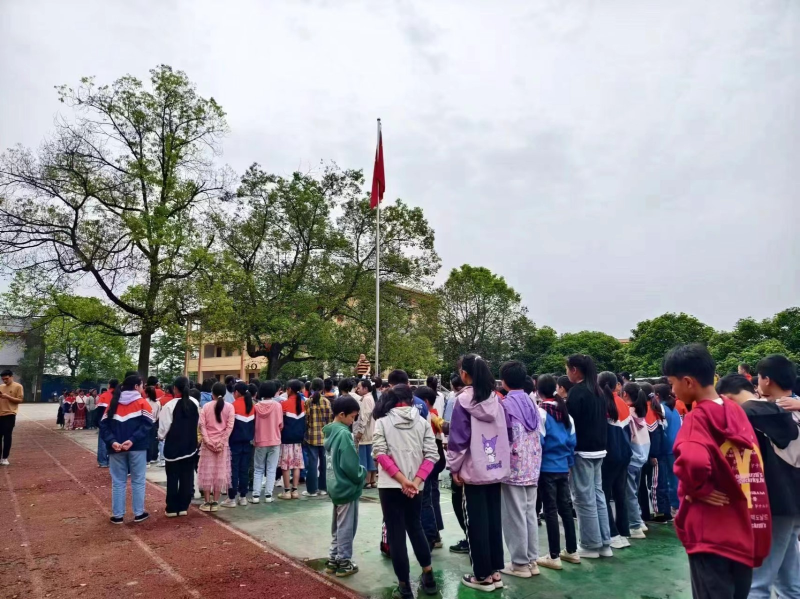 金称市镇中心完小开展防溺水、防性侵签名宣誓