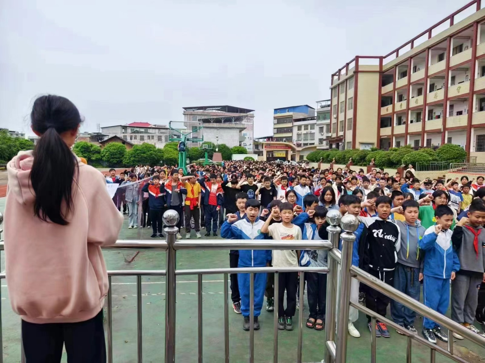 金称市镇中心完小开展防溺水、防性侵签名宣誓