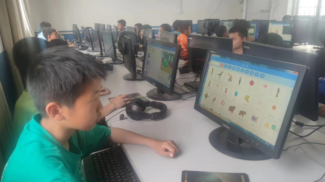 红光小学积极备赛，展现科技体育风采