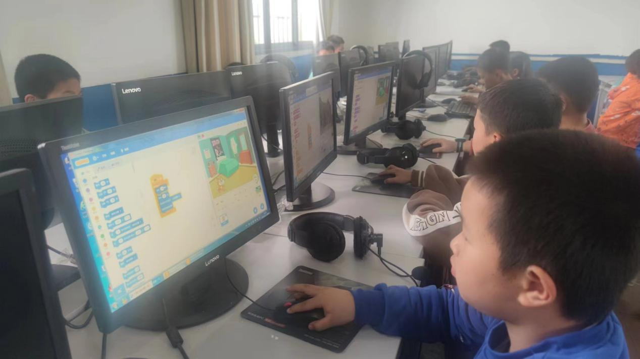 红光小学积极备赛，展现科技体育风采