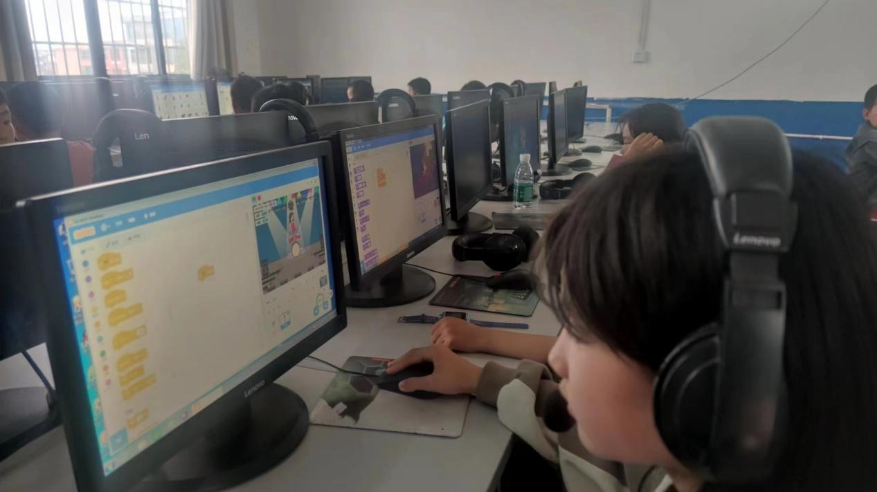 红光小学积极备赛，展现科技体育风采