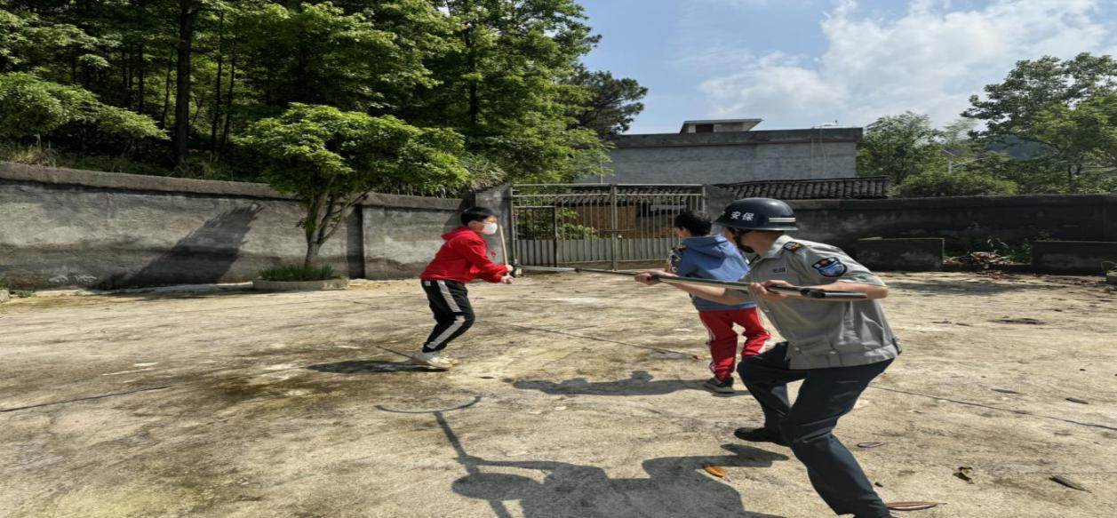 塘田市镇三青小学反恐防暴演练