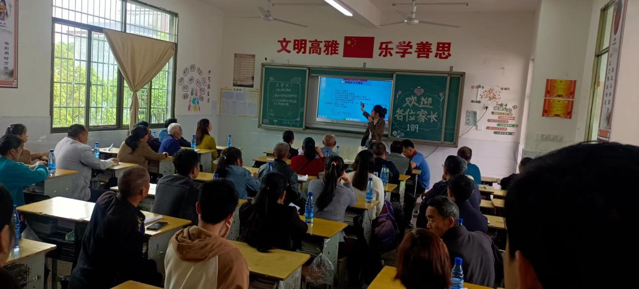 军田中学召开“防性侵、防溺水、防欺凌”安全专题家长会