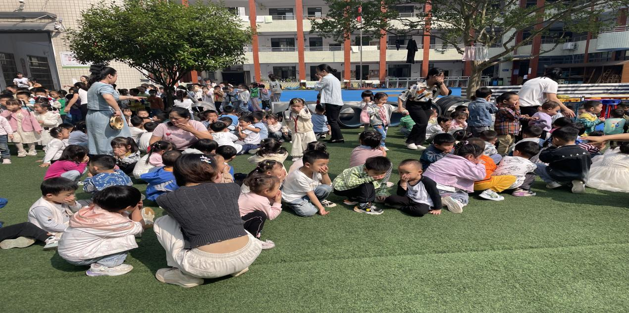 新宁县幼儿园开展消防疏散演练