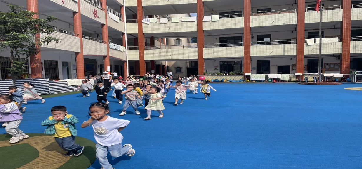 新宁县幼儿园开展消防疏散演练