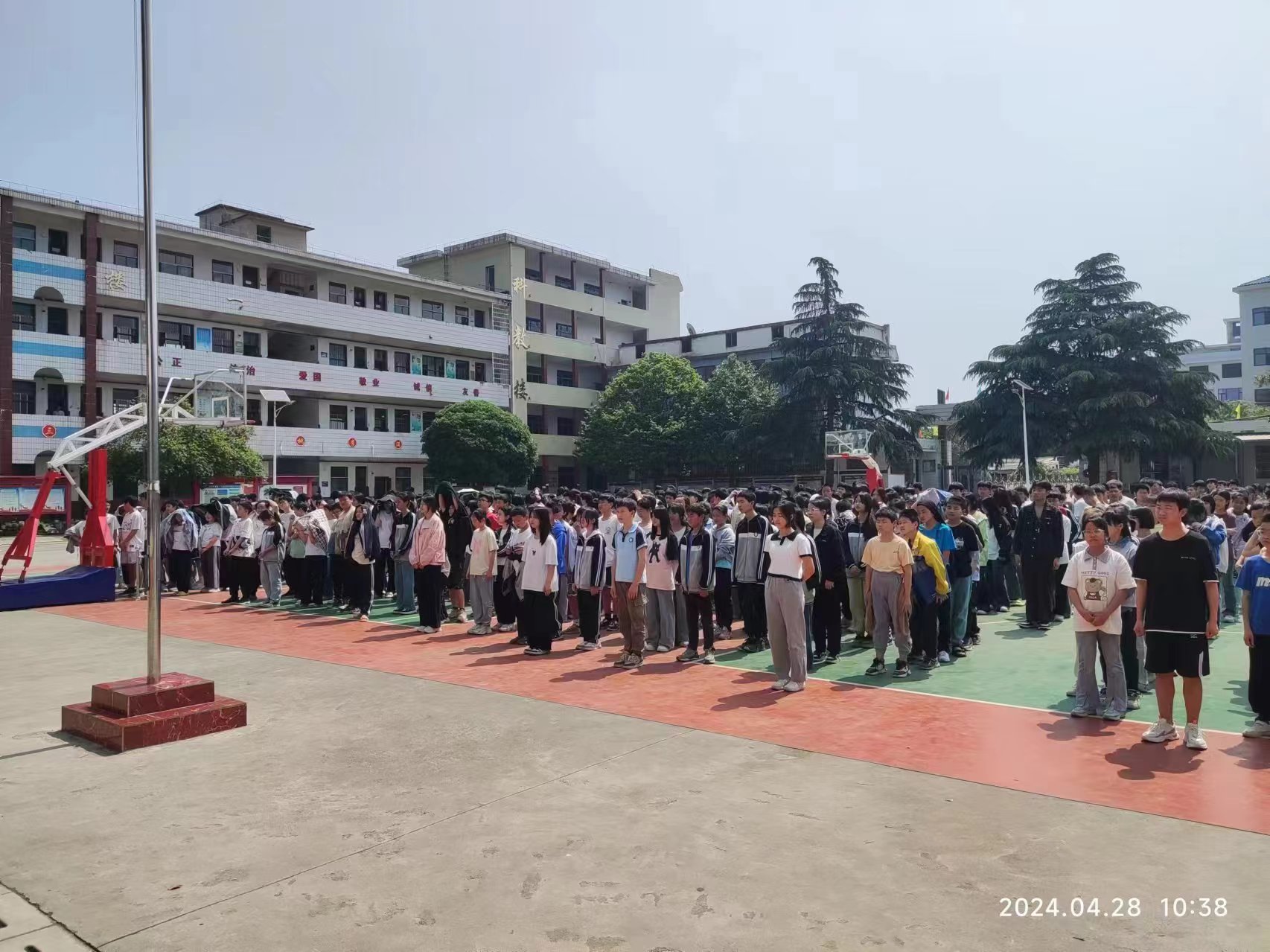 白沙中学成功举办中考解压会