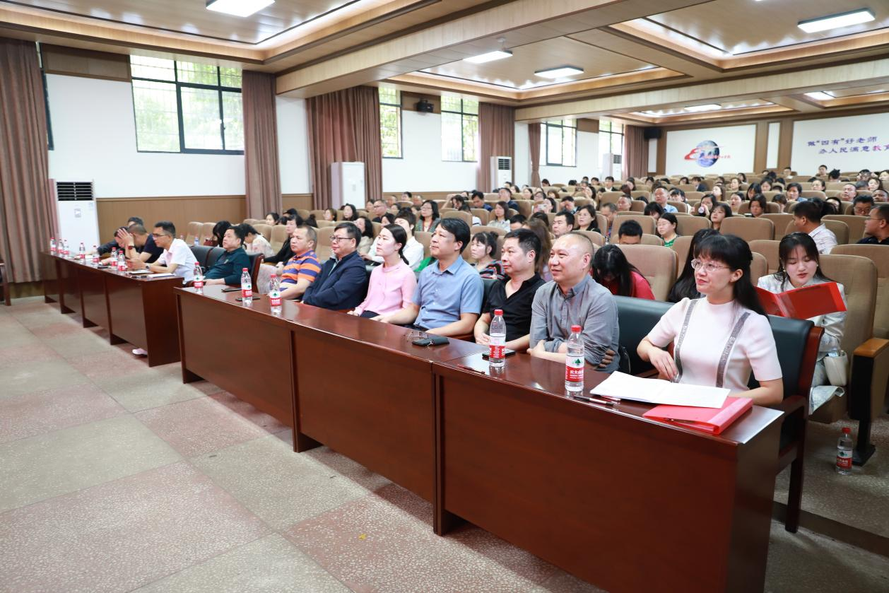 邵阳市双清区、北塔区、大祥区教育同仁考察城区二小“书香校园”建设