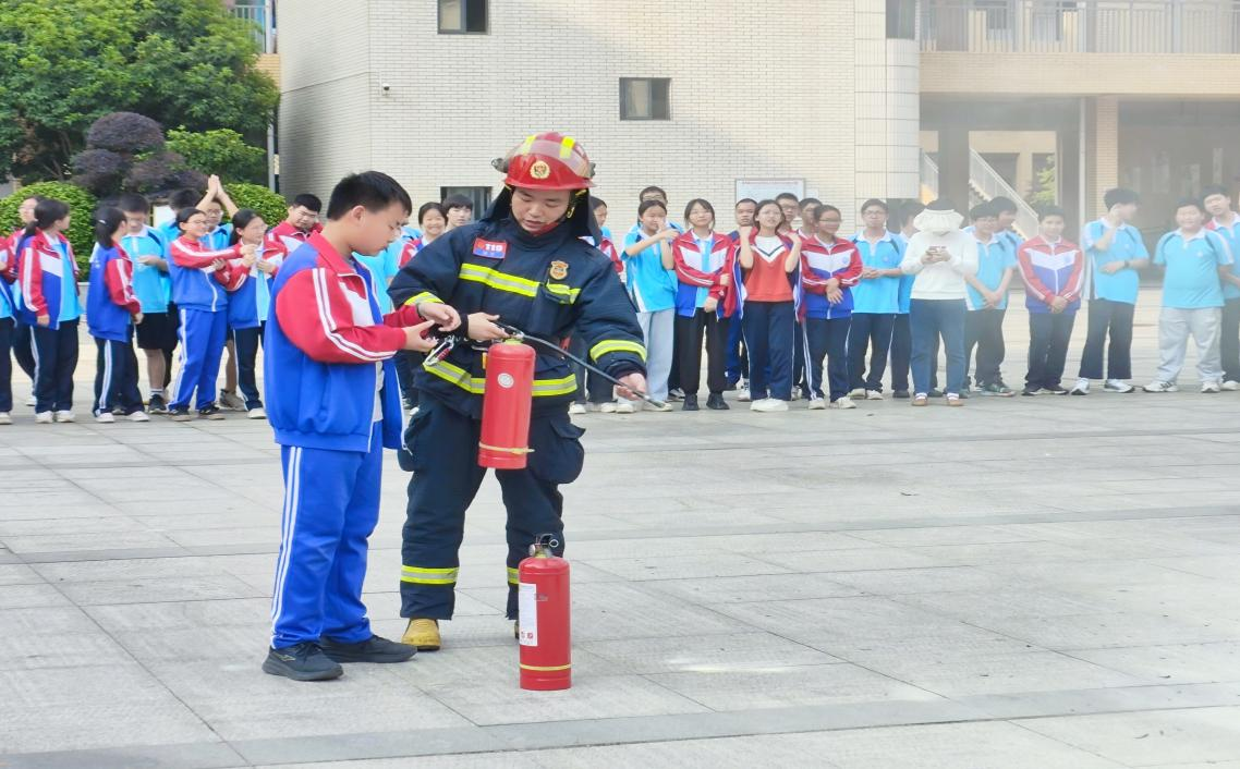 新邵县思源实验学校：消防安全演练提高师生应急处置能力