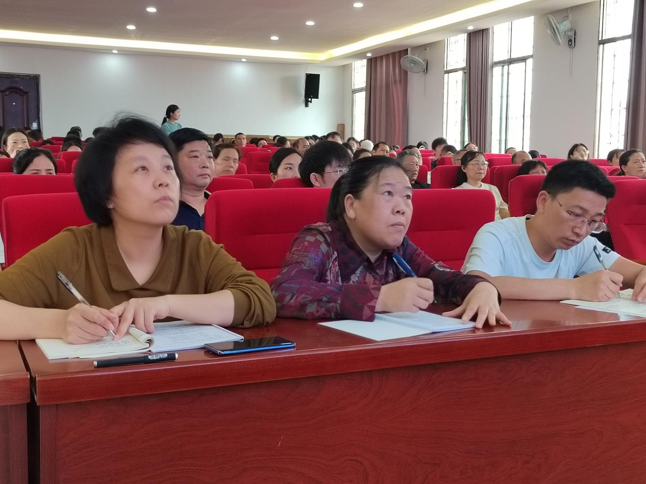 乘科技扁舟一叶，渡教育玉鉴琼田